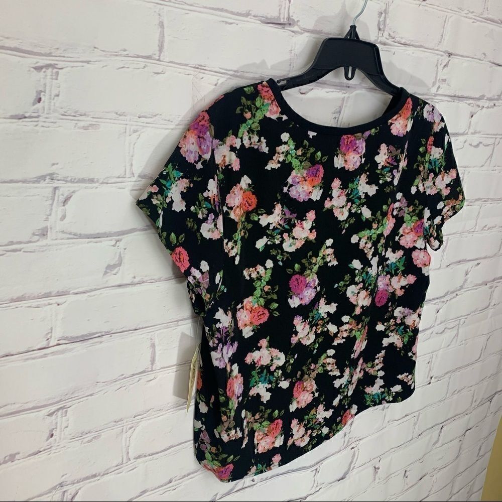 Decree medium top - BNWT!‎ - Picture 4 of 5